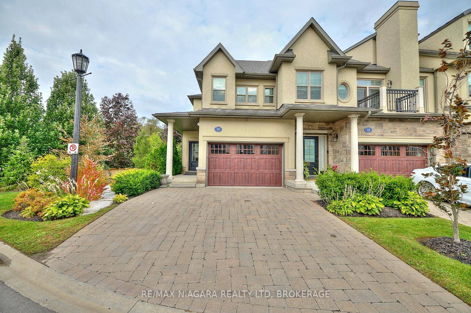 This gorgeous 2 bedroom, 3 bath luxury end unit townhouse features exquisite high end finishes, TWO balconies, a fully finished basement with a walk out to the patio with exclusive ...