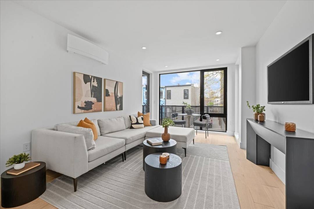 Residence 2B at 107 Schaefer Street is a beautifully designed one bedroom condominium offering the perfect balance of style, functionality, and value in the heart of Bushwick, Brooklyn.