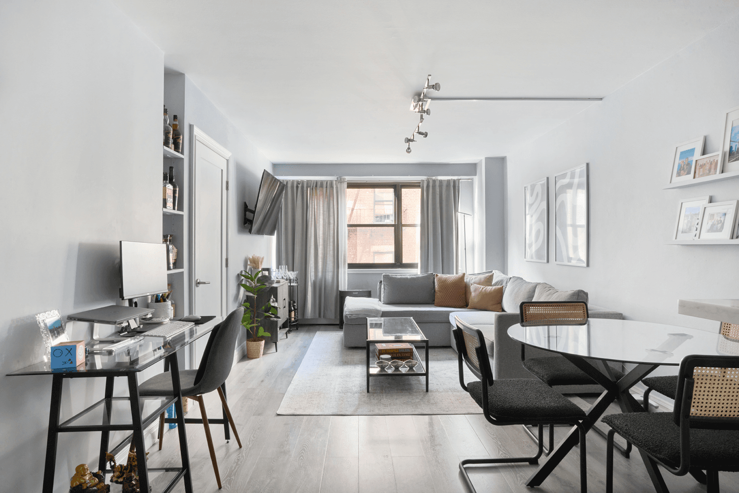 This meticulously renovated junior one bedroom cooperative apartment offers an unparalleled living experience at the crossroads of Gramercy, Union Square, and the East Village.