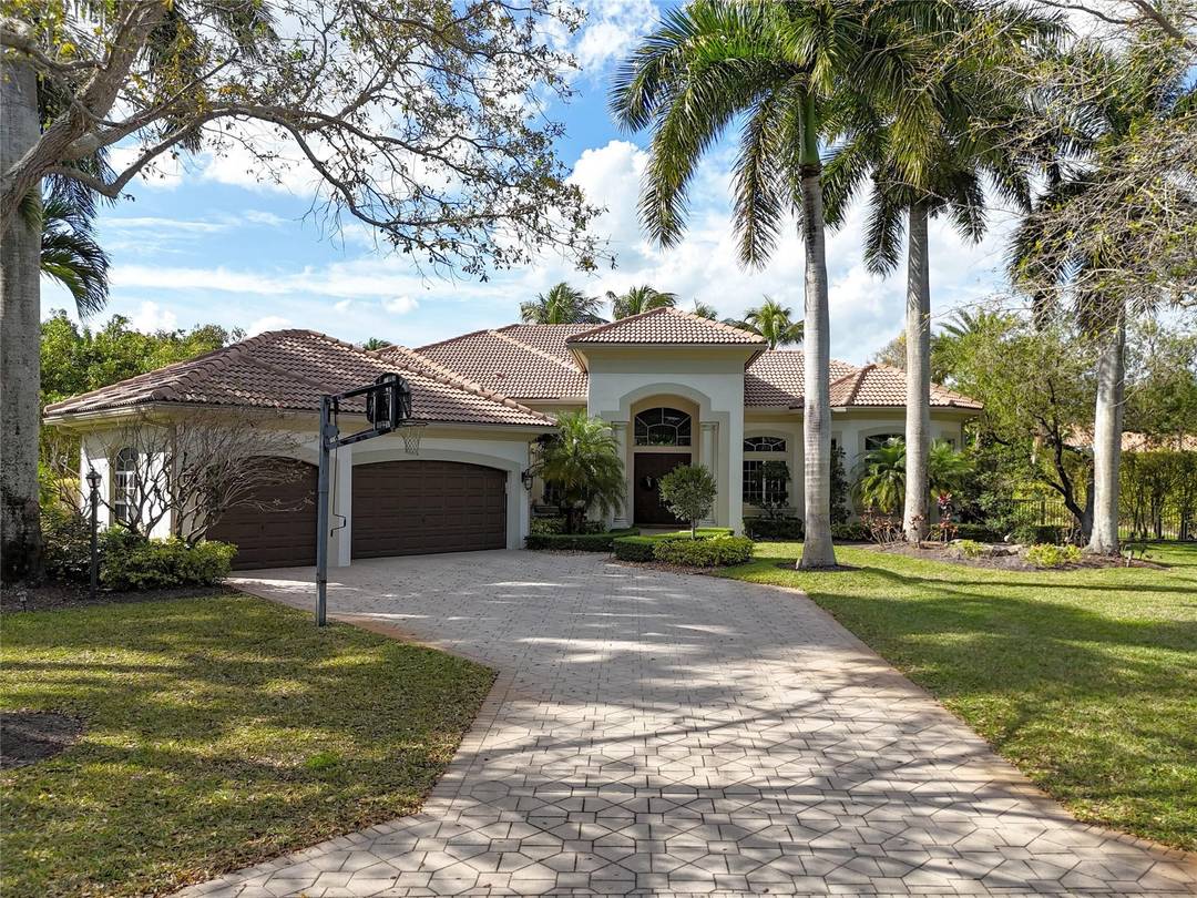 Beautifully updated 5BD 4BA, 3 car garage, pool home in Fox Ridge Estates in Parkland.