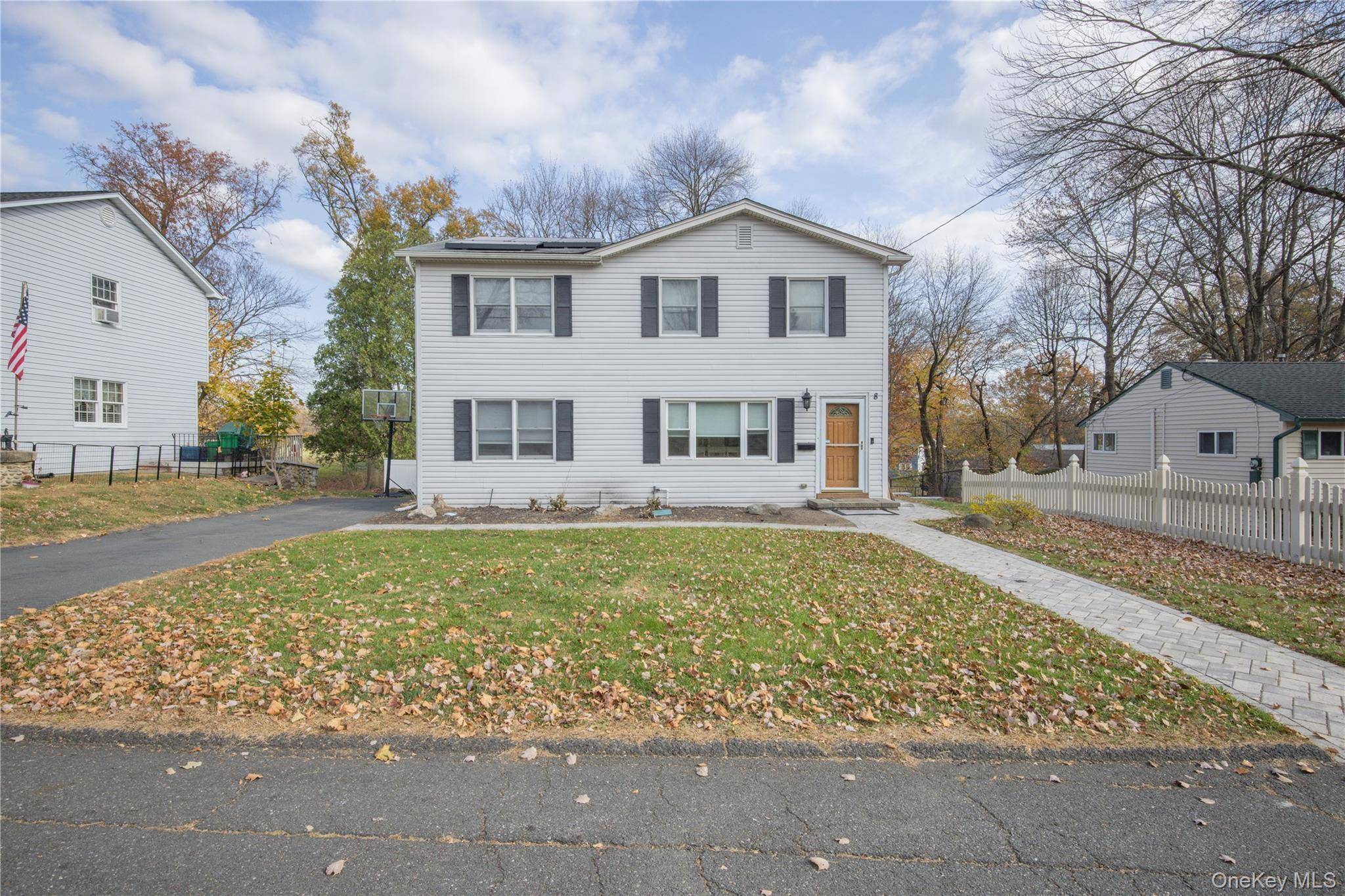 Welcome to 8 Loran Court in Nanuet !