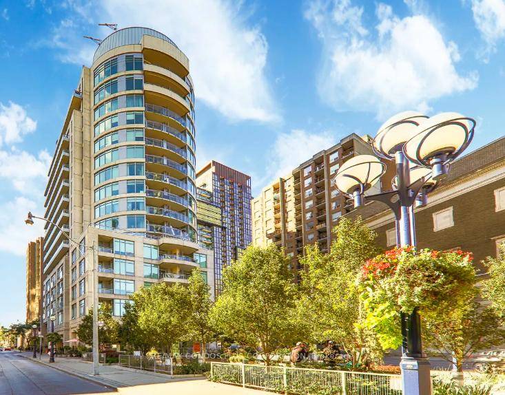 Welcome to unit 808 ! Live in the heart of prestigious Yorkville, just steps from Hazelton Lanes, upscale shops, trendy restaurants, the subway, U of T, and more.
