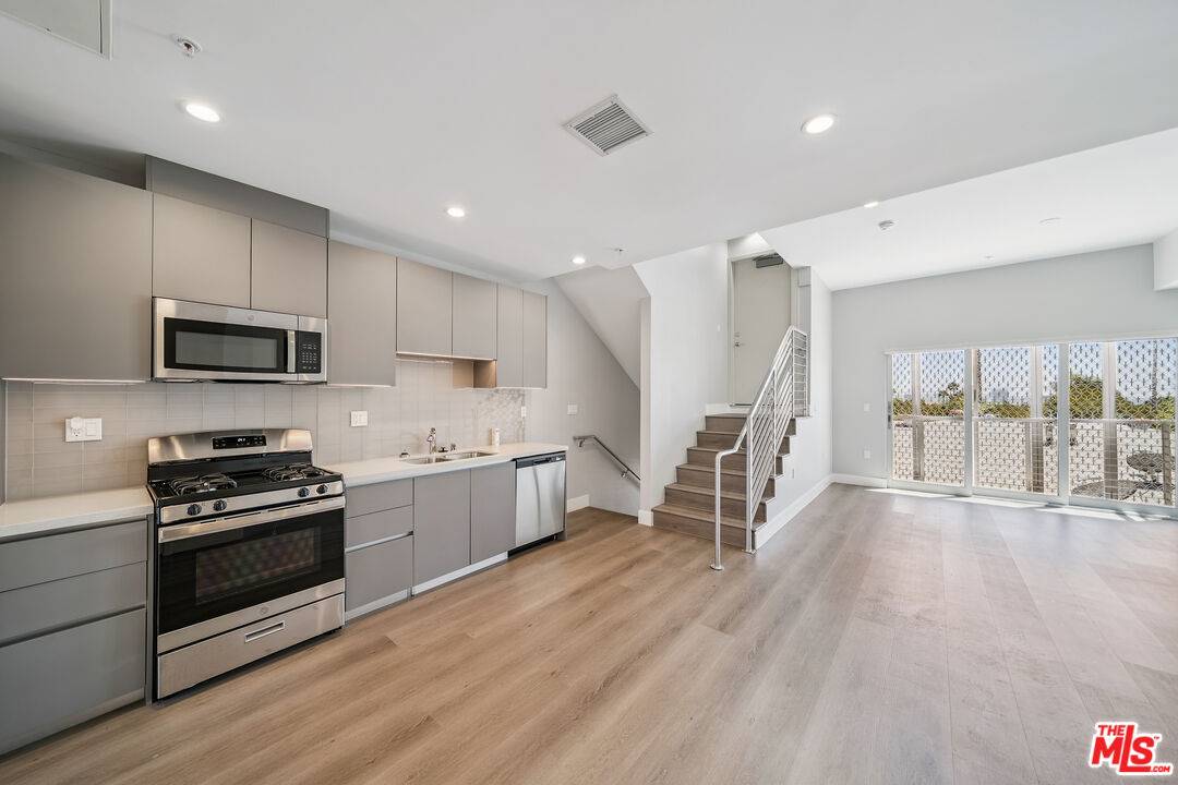 1223 N Hayworth Ave 2BR Hollywood Hills East La