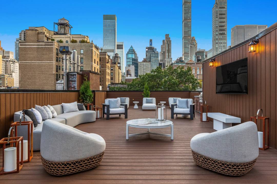 35 Foot Wide Mansion approximately 14, 300 Interior SF 3, 500 Exterior SF 6 Beds 11 Baths Rooftop Oasis Garden Wellness Level A rare offering on the Upper East Side, ...