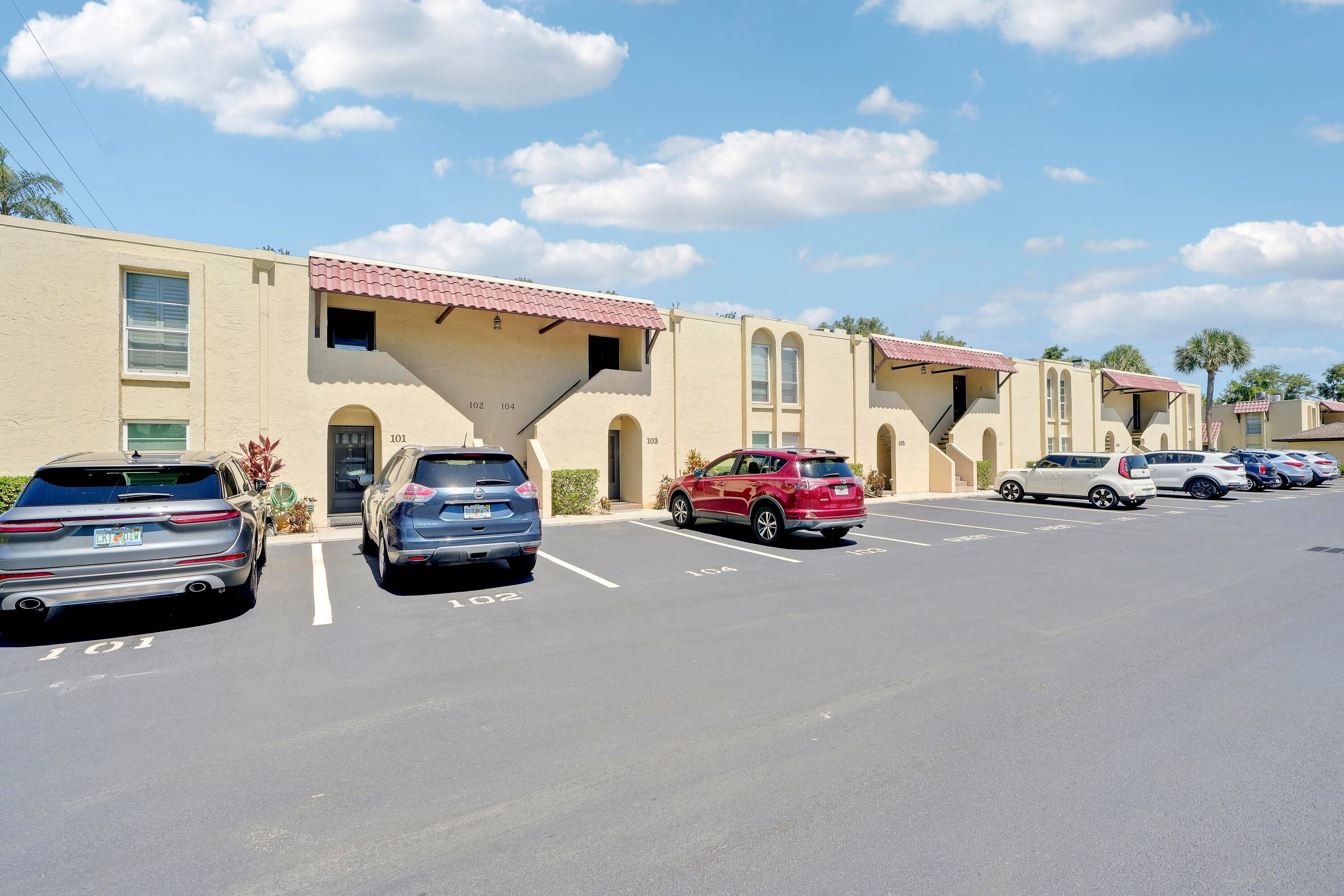 This charming 2nd floor, 2BD 2BA unit in a pet free, active 55 community of Villamar with low association monthly fees.