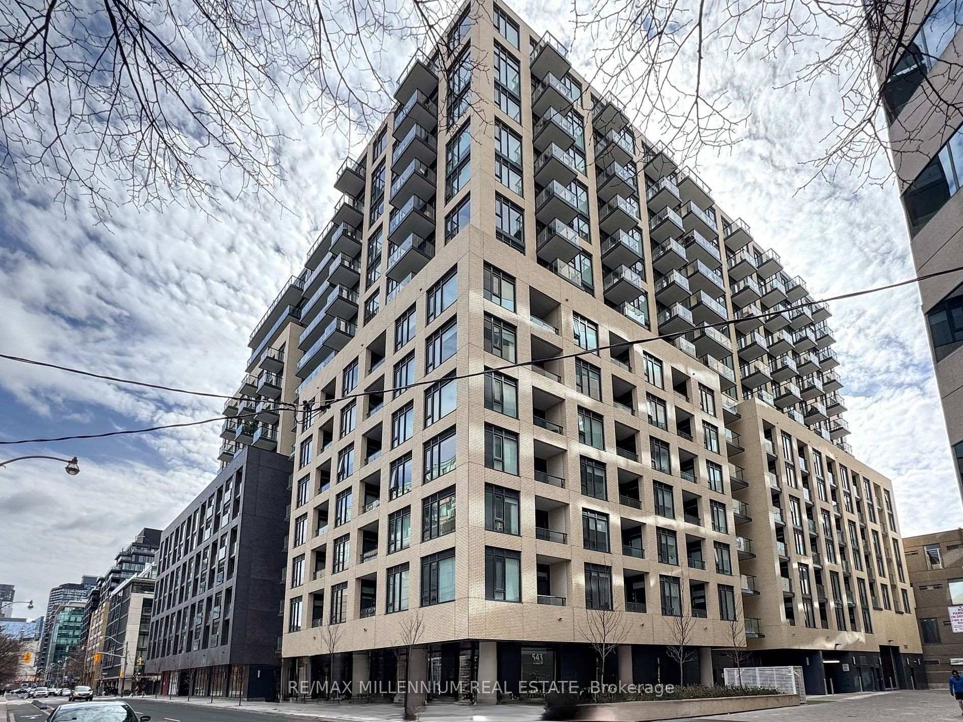 Welcome to Penthouse 04 at 543 Richmond Street West, where modern sophistication meets urban lifestyle in the heart of Toronto's vibrant Fashion District.