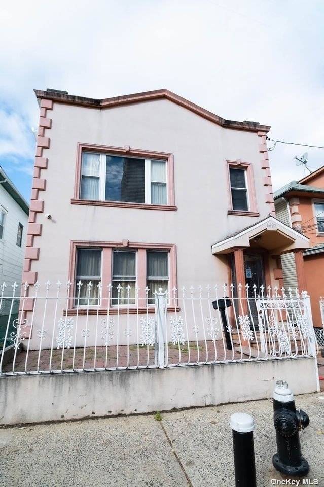 AMAZING amp ; CHARMING TWO FAMILY HOUSE FULLY DETACHED, THE LAYOUT OF THS UNIQUE PROPERTY IS A MUST SEE IN THE HEART OF THE BRONX BETWEEN WAKEFIELD AVE AND BAYYCHESTER ...