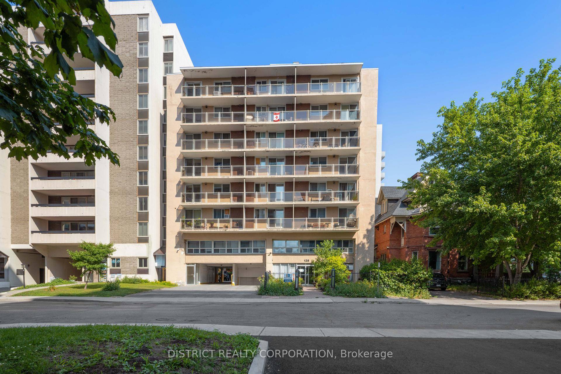 125 Somerset Street West presents a rare opportunity to acquire a 30 unit multi family property paired with 3 commercial units, strategically located in the heart of Centretown Ottawa.
