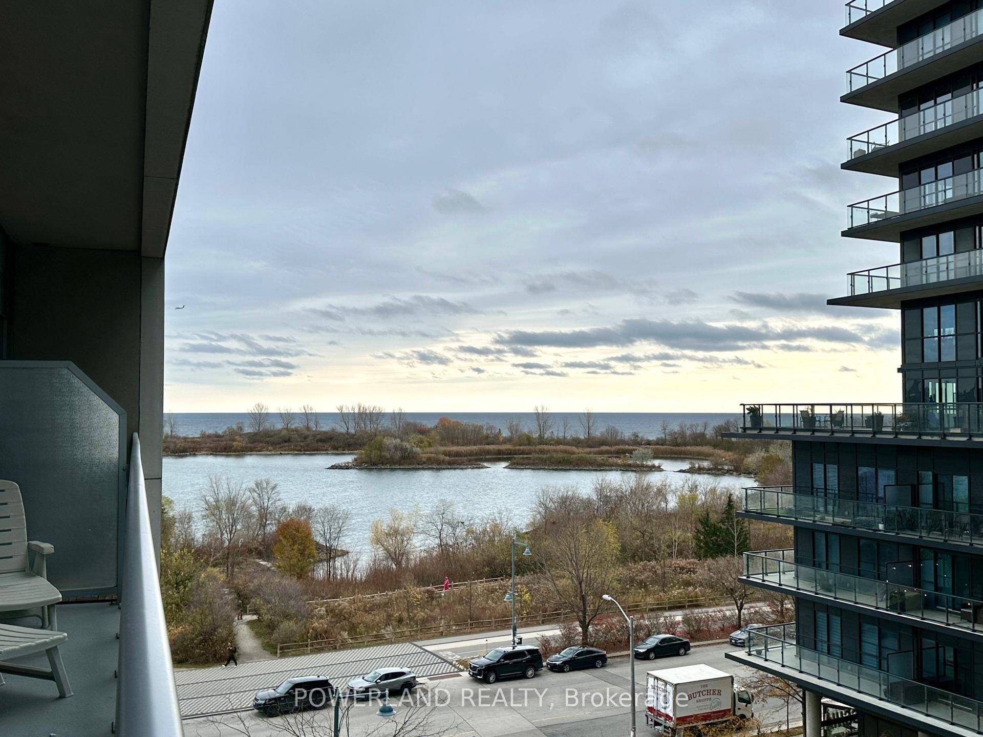 Gorgeous 2 Bdrm 2 Full Baths Suite In Waterscapes On Humber Bay Shores !