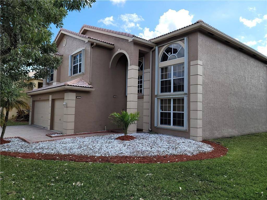 WELCOME TO YOUR DREAM HOME IN THE HIGHLY SOUGHT AFTER SILVER SHORES COMMUNITY, INCREDIBLE LAKE VIEWS, PAVED PATIO W SCREENED IN HEATED POOL, 5 BED 3 BATH, LARGE MASTER BEDROOM ...