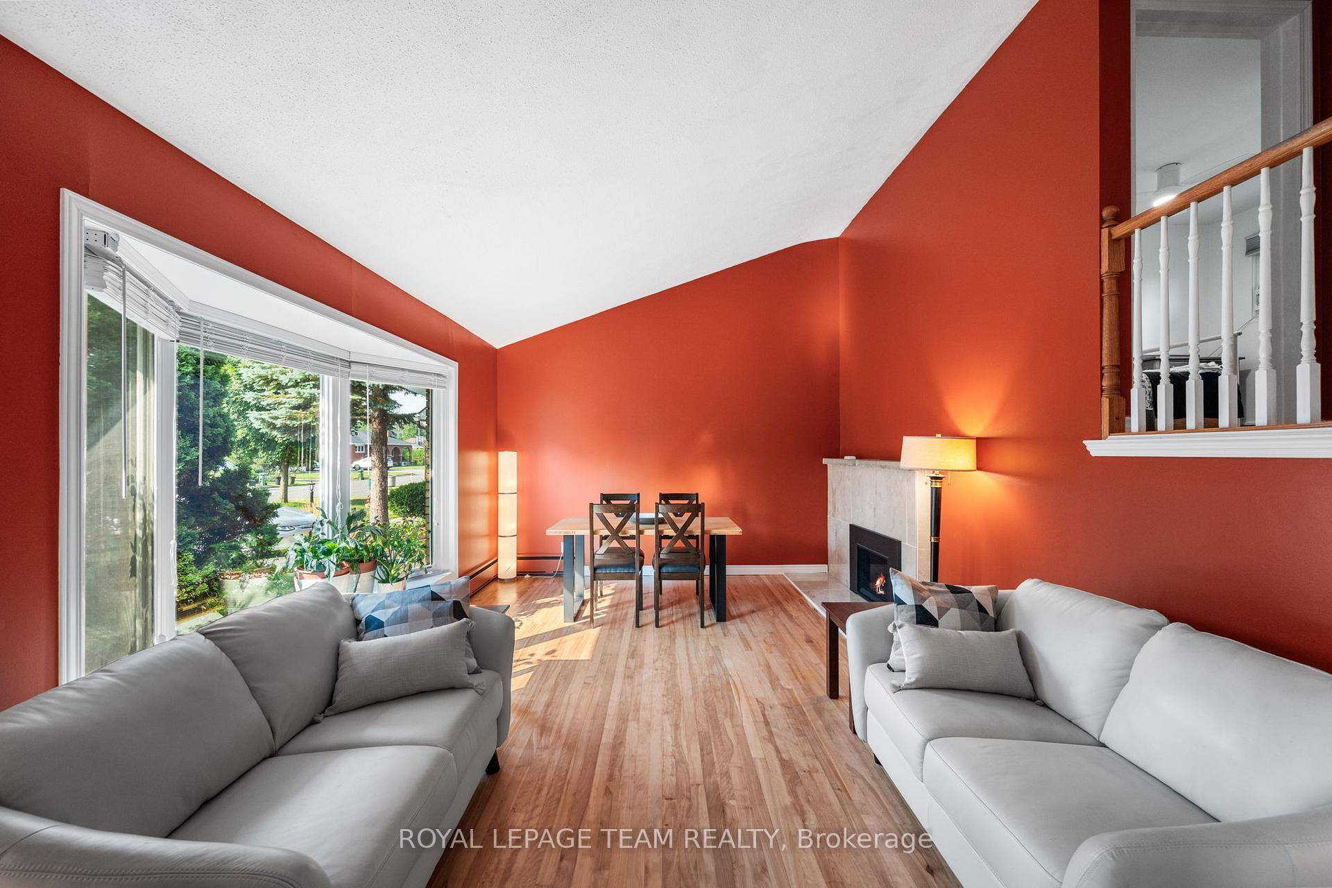 Stop the Car ! UNIQUE back split floor plan.