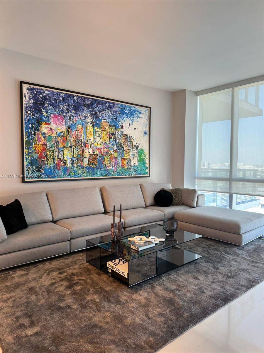 3 BEDROOM PLUS DEN 4 bath Fully designer decorated turnkey unit, private elevator access with private foyer, spectacular views of the bay, city and downtown.