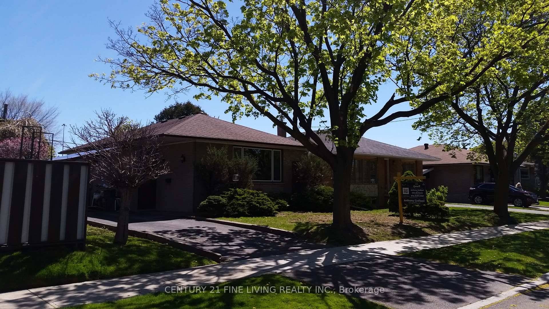 LIVE RENOVATE or BUILD. Wonderful Opportunity To Acquire This Fab 3 Bedroom Bungalow Located In The Super Family Friendly Neighbourhood Of West Deane.