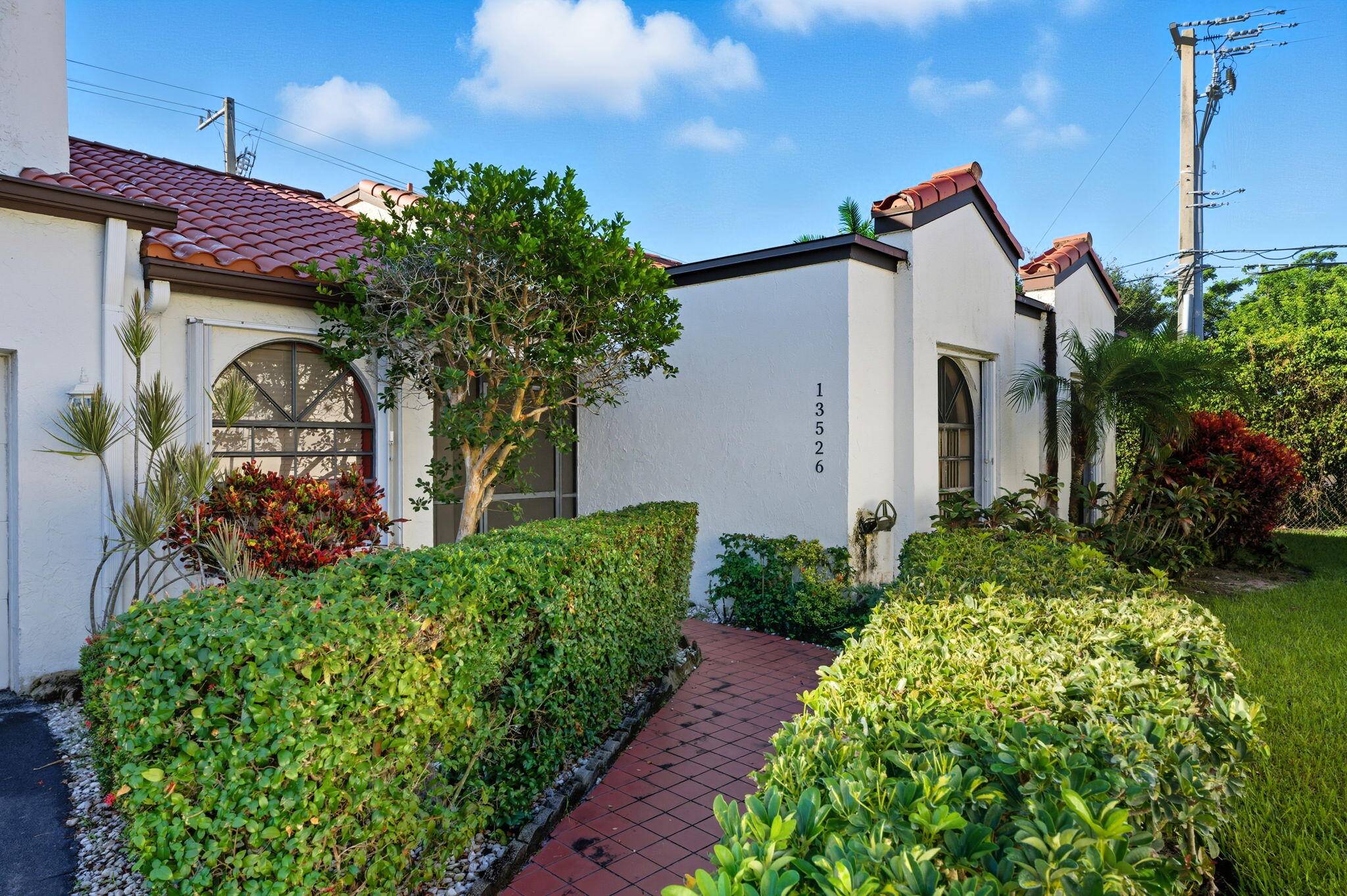 IDEAL EQUESTRIAN LOCATION !