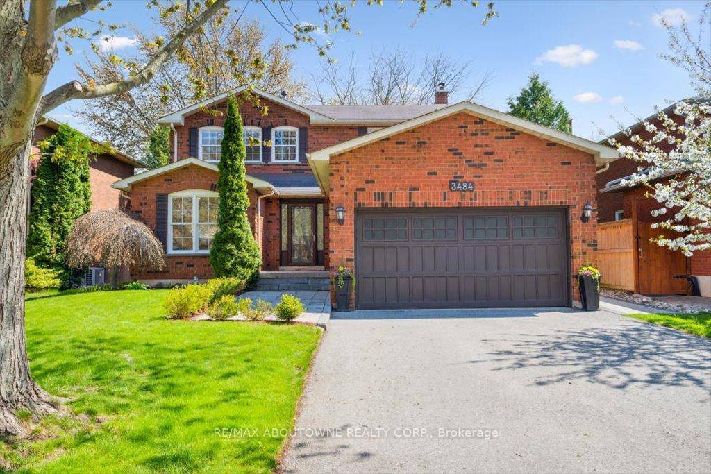Welcome to Your Dream Home in Bronte Wests Prestigious Samuel Curtis Estates.