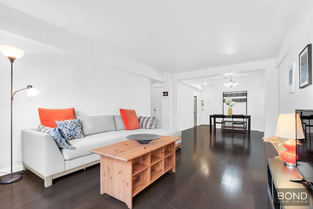 NEW LISTING ! FIRST OPEN HOUSE BY APPOINTMENT SATURDAY 12 6.