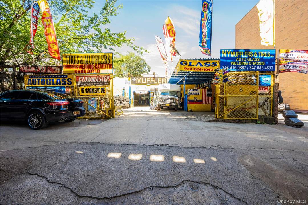 Business for sale ! Located in a high traffic commercial area, this is an income producer perfect for an experienced operator or first time business owner looking to invest in ...
