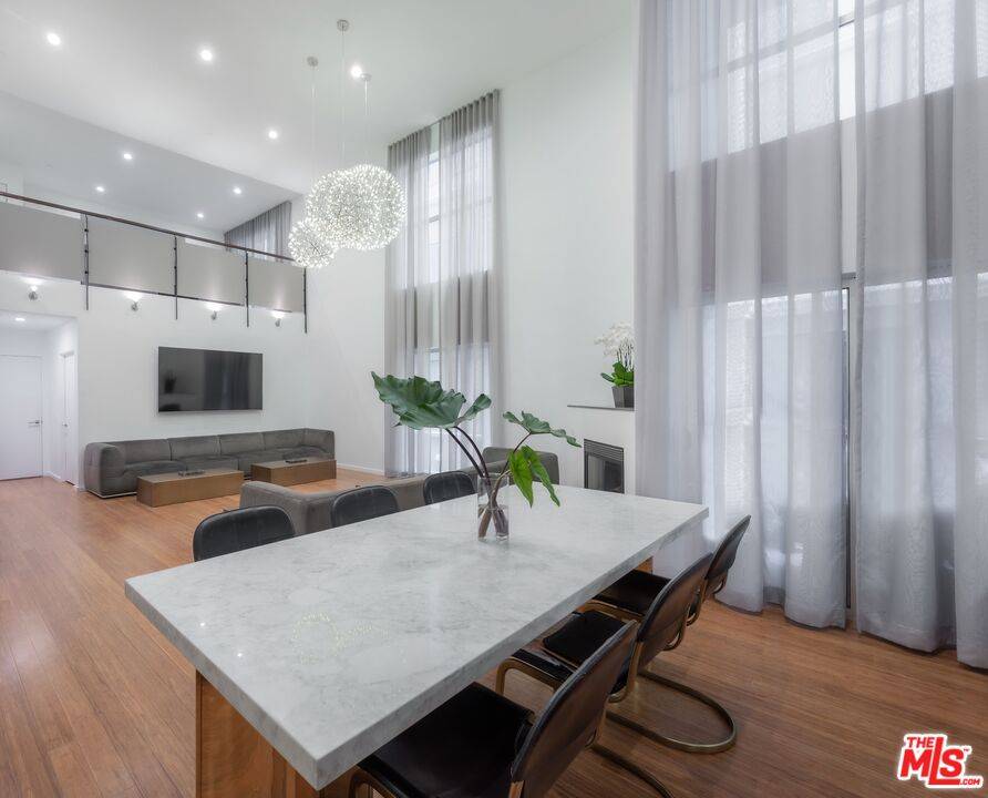 7062  Hawthorn Ave 2BR Hollywood Hills East La