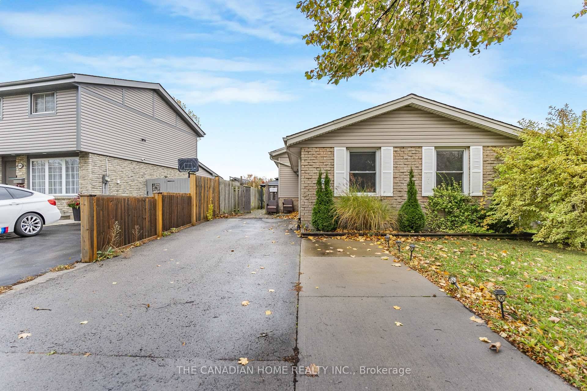 Beautifully furnished 3 bed, 2 bath backsplit in one of Niagara's top school districts !