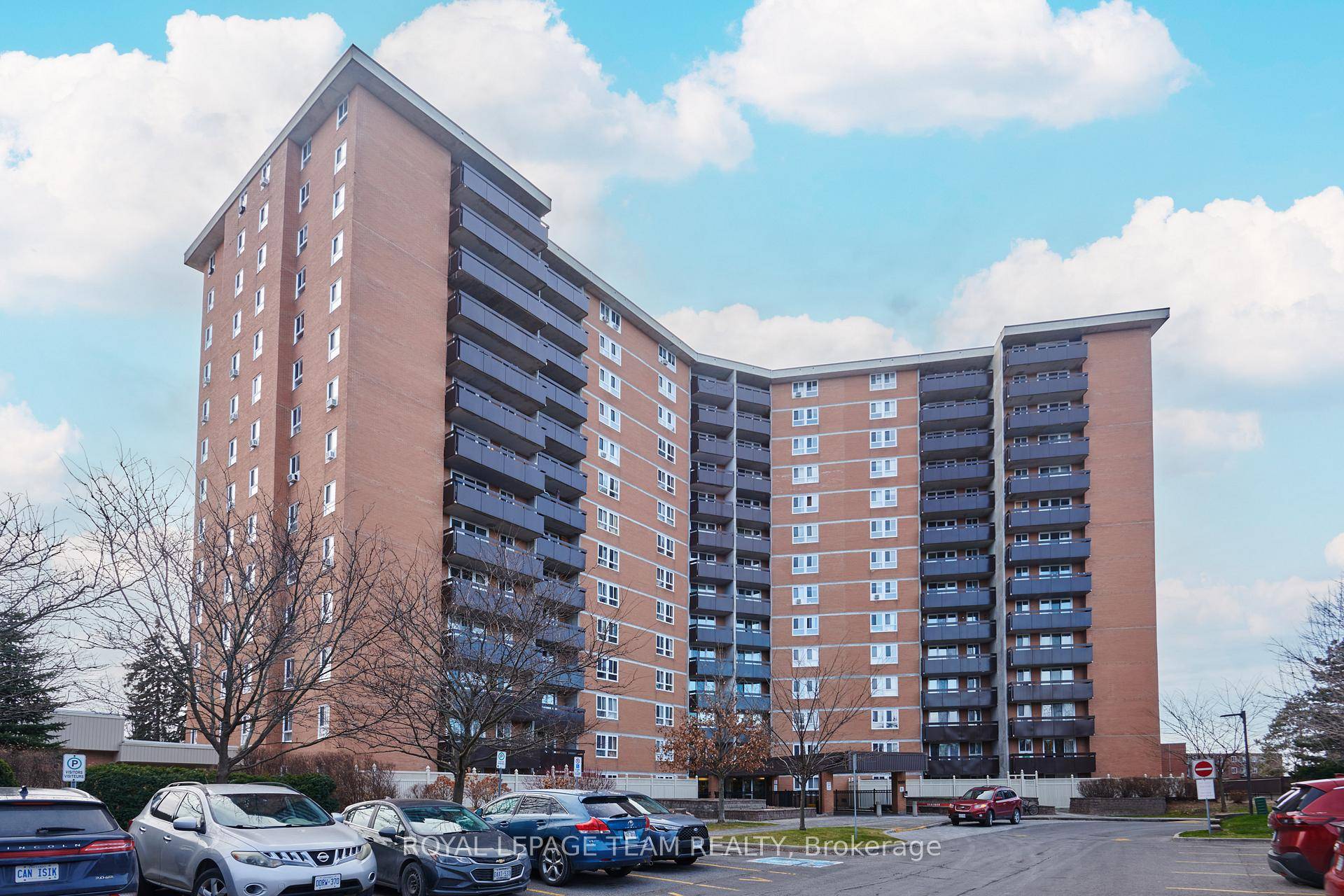 Welcome to this bright and spacious 2 bedroom condo located in a well maintained building on Jasmine Crescent, just minutes from downtown Ottawa.