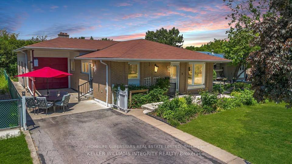 Beautiful 3 bedrooms bungalow house with 2 washrooms, laundry on the main floor, 3 car parking, sept.