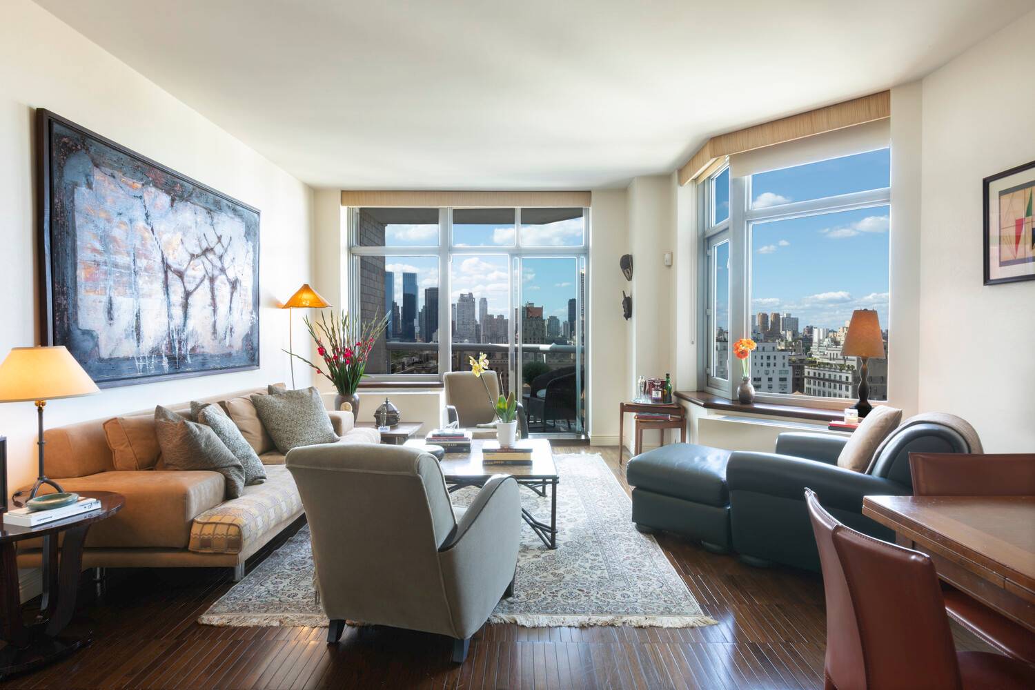 High above the city, a story beginsThis apartment's views are beyond your imagination.
