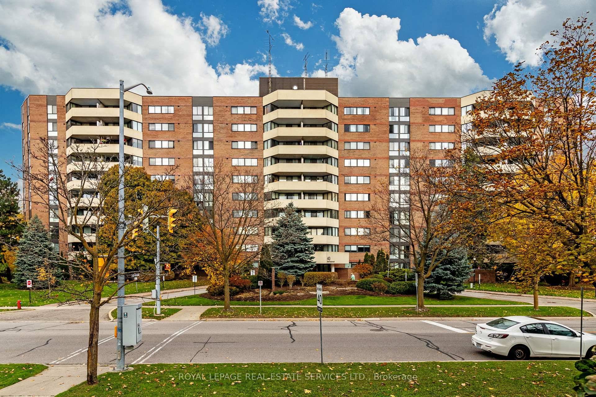 Spacious, 3 bedroom, NE corner suite, in prime Richmond Hill location.