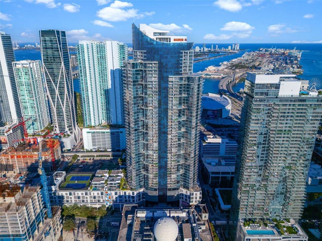 Corner 1 bedroom, 1 bath residence on the 22nd floor at Paramount Miami Worldcenter.