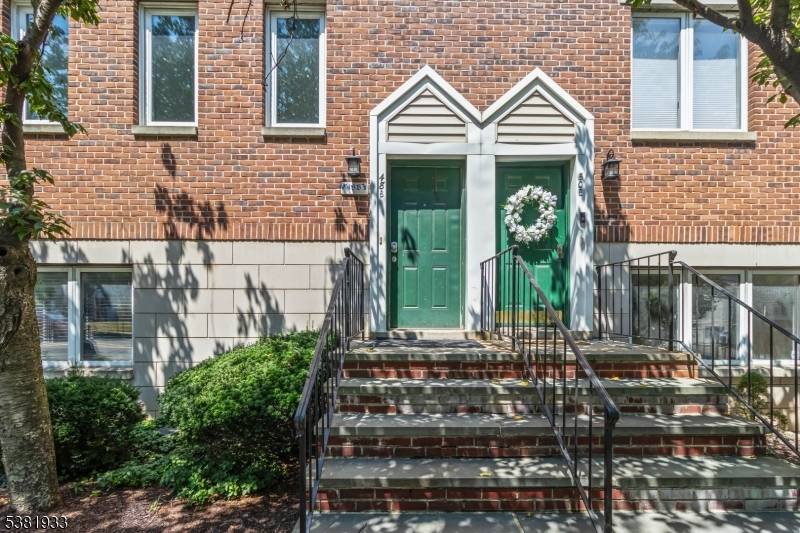 Rare opportunity to own an end unit townhouse in the desirable Park Plaza community of Morristown.