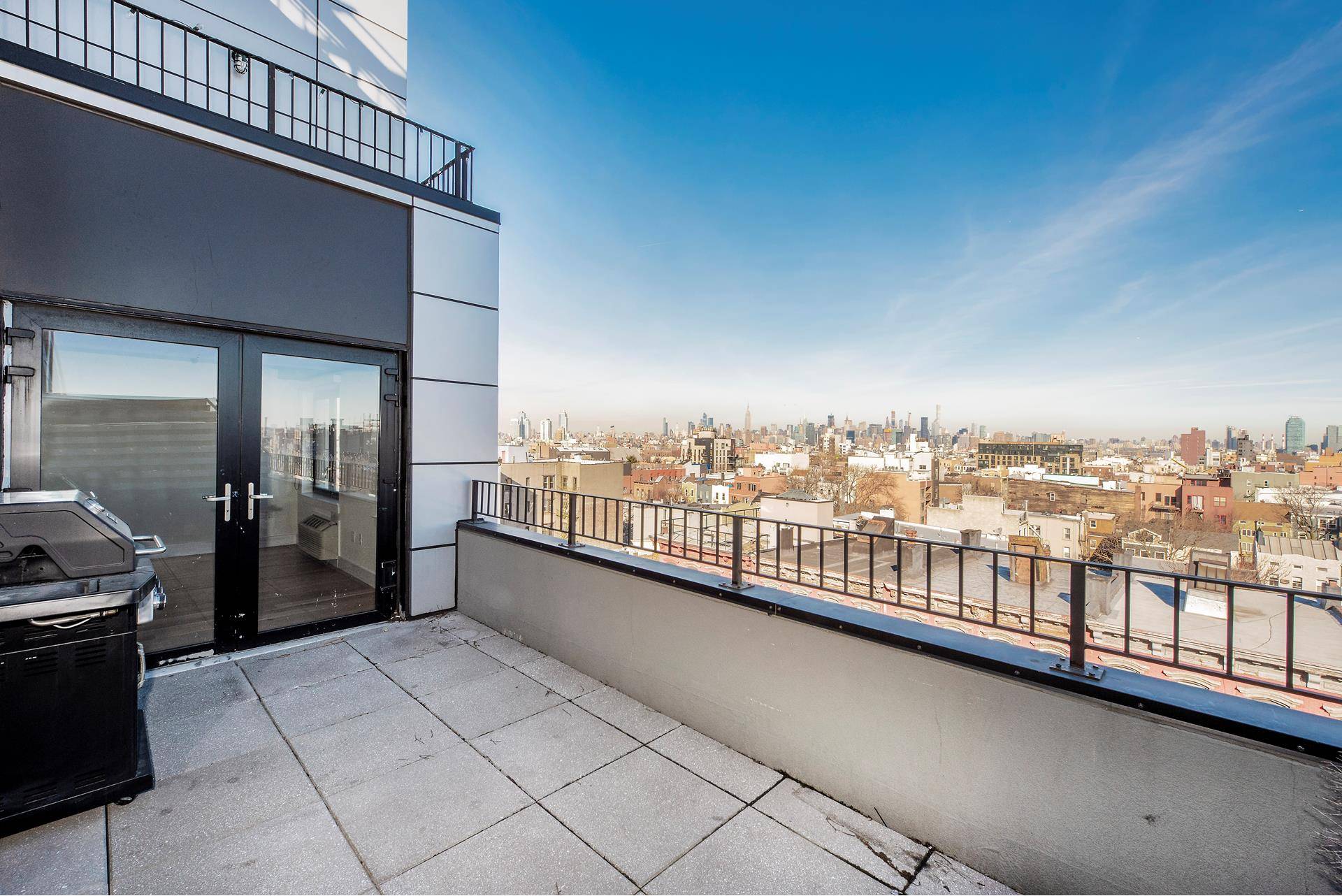 2 bedroom residence with large private terrace !