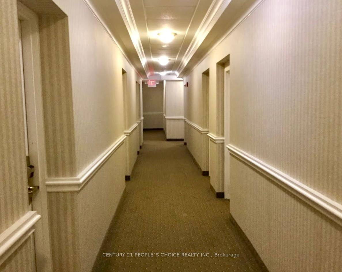 Excellent Downtown Location in Woodstock !