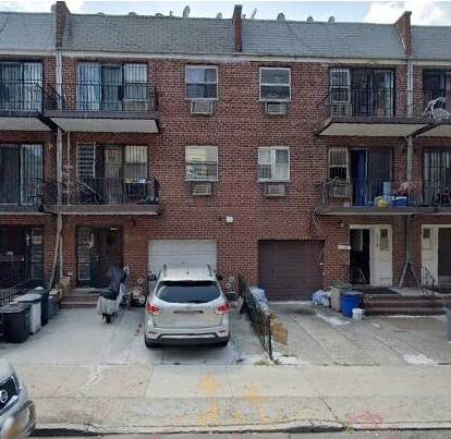 No Fee Walk Up Third Floor 2B1B Apt Conveniently located In The Heart Of Elmhurst Jackson Heights !