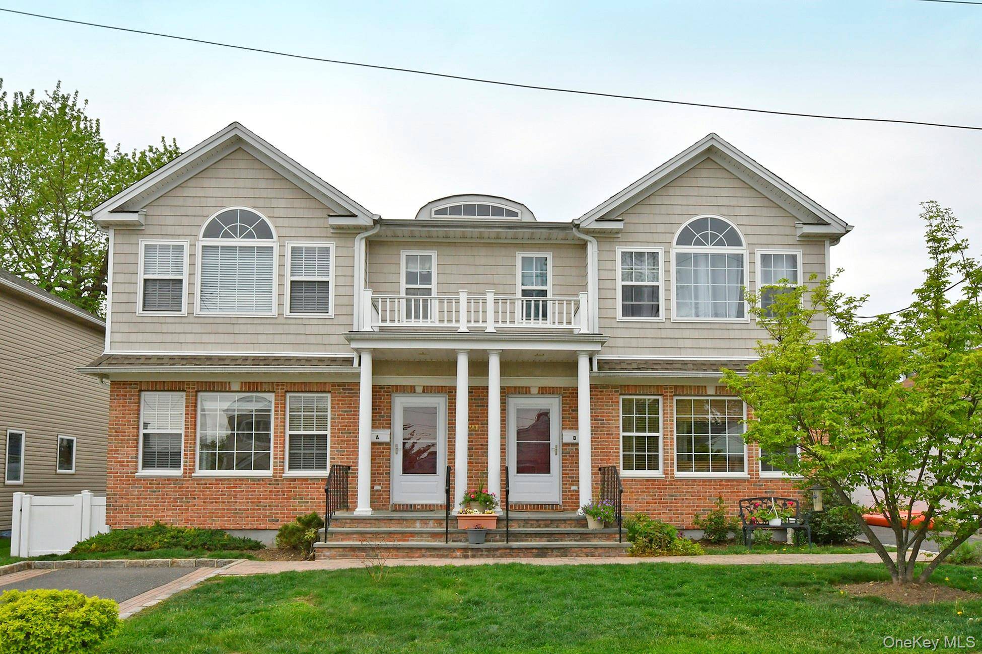 Well maintained duplex offers 3 bedrooms includes Primary suite, sunny large living room, eat in kitchen with sliding door access to the private fenced backyard, powder room on 1st floor, ...