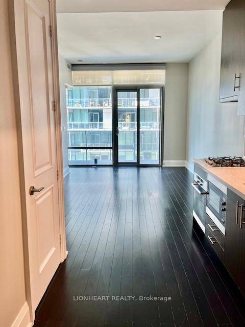 Come and see this exceptional 1 bedroom, 1 bathroom unit at Pier 27, truly a waterfront oasis looking for its next companion.