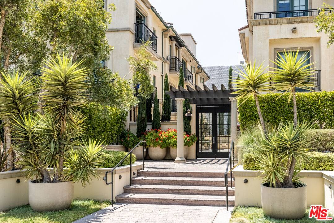 227 S Hamilton Dr 2.0 Beverly Grove LA