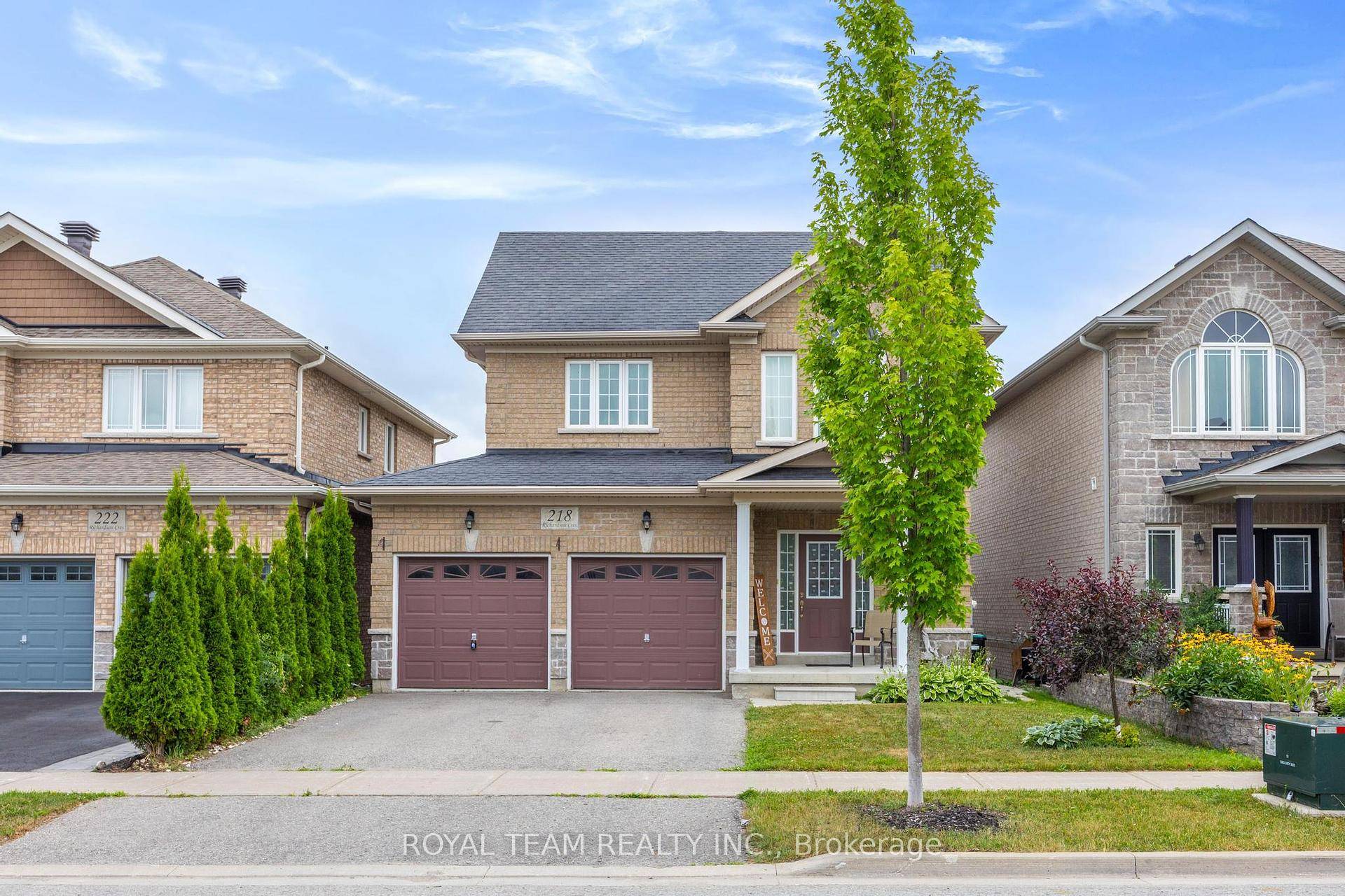 Welcome To This Amaizing 4 1 Spacious Bedrooms and 5 Bathrooms Home !