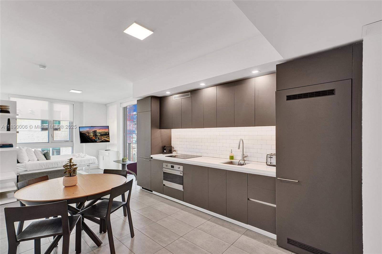 Luxury 1Bdr 1Bath residence in the newly built YOTELPad Miami, perfectly located in Downtown just one block from Bayfront Park, a 10 minute walk to Kaseya Center and Brightline Station.