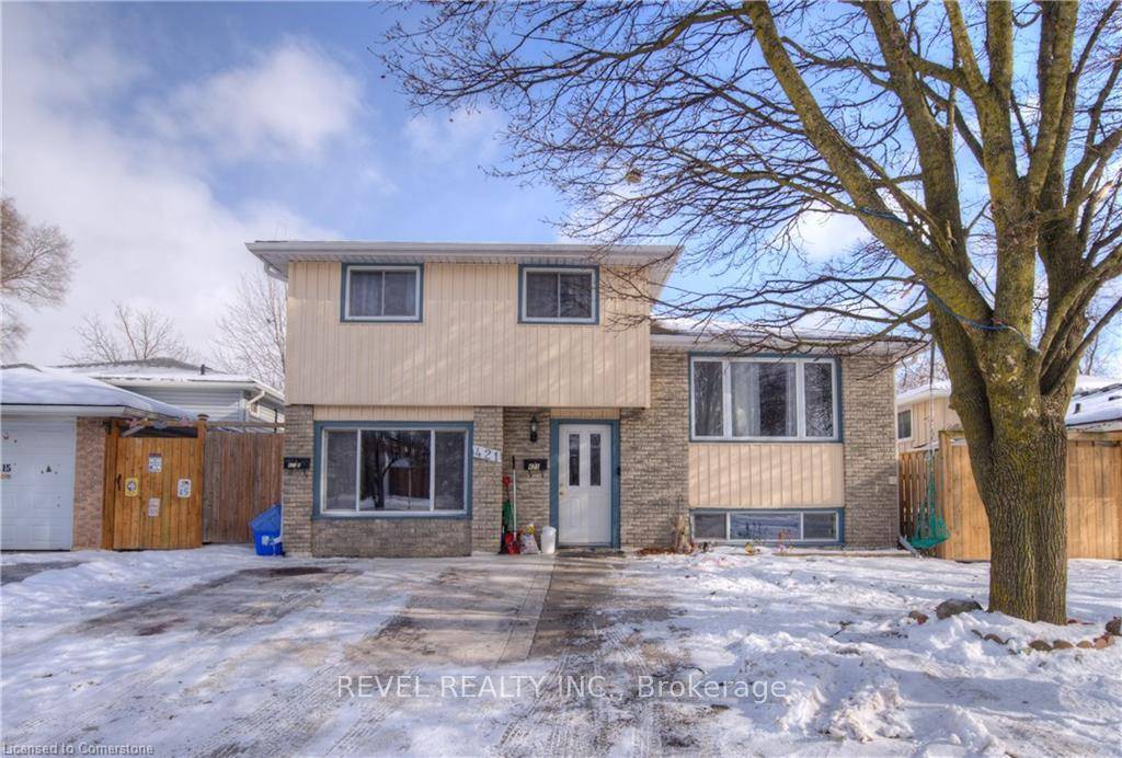 Welcome to your spacious and versatile side split home in Cambridges desirable Preston area !