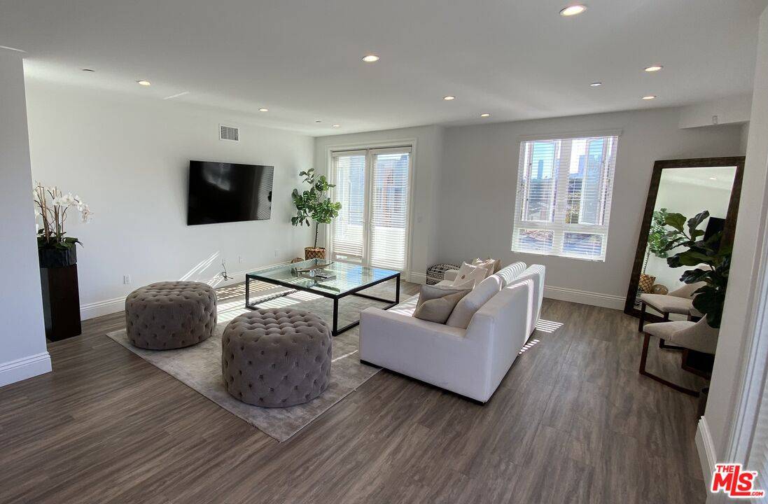 8700   Chalmers Dr 2BR Beverlywood La