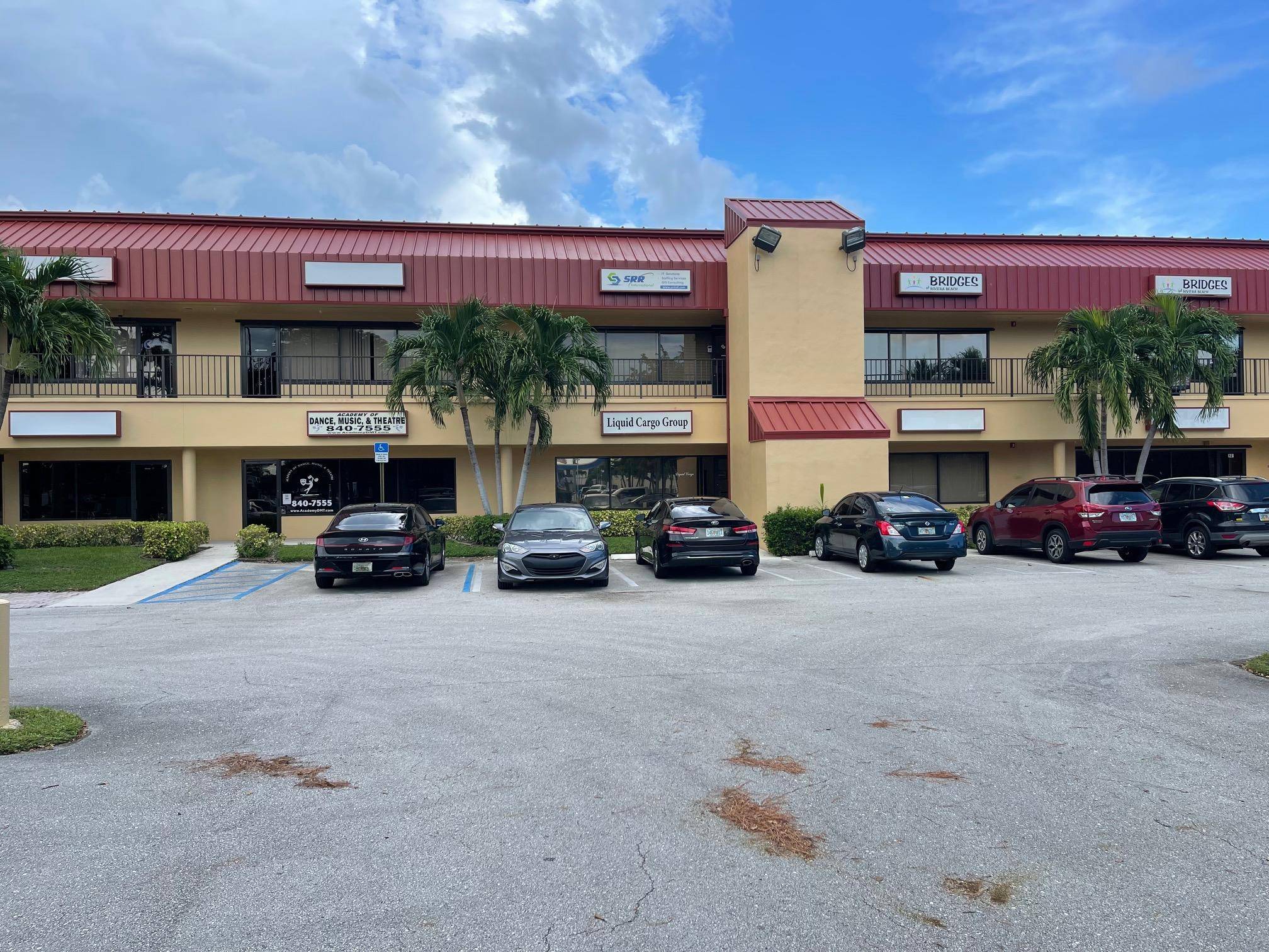 Perfect unit for rent in the Super 8 Shoppes !