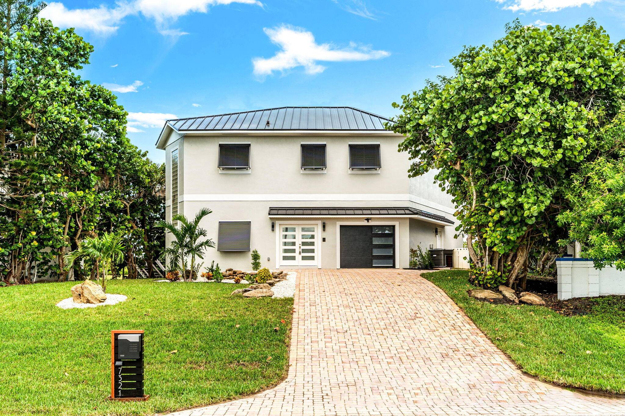 Experience Luxury Oceanfront Living in a Fully Remodeled Beach House with Panoramic ViewsLive the coastal dream in this fully remodeled oceanfront home designed for luxury and comfort.