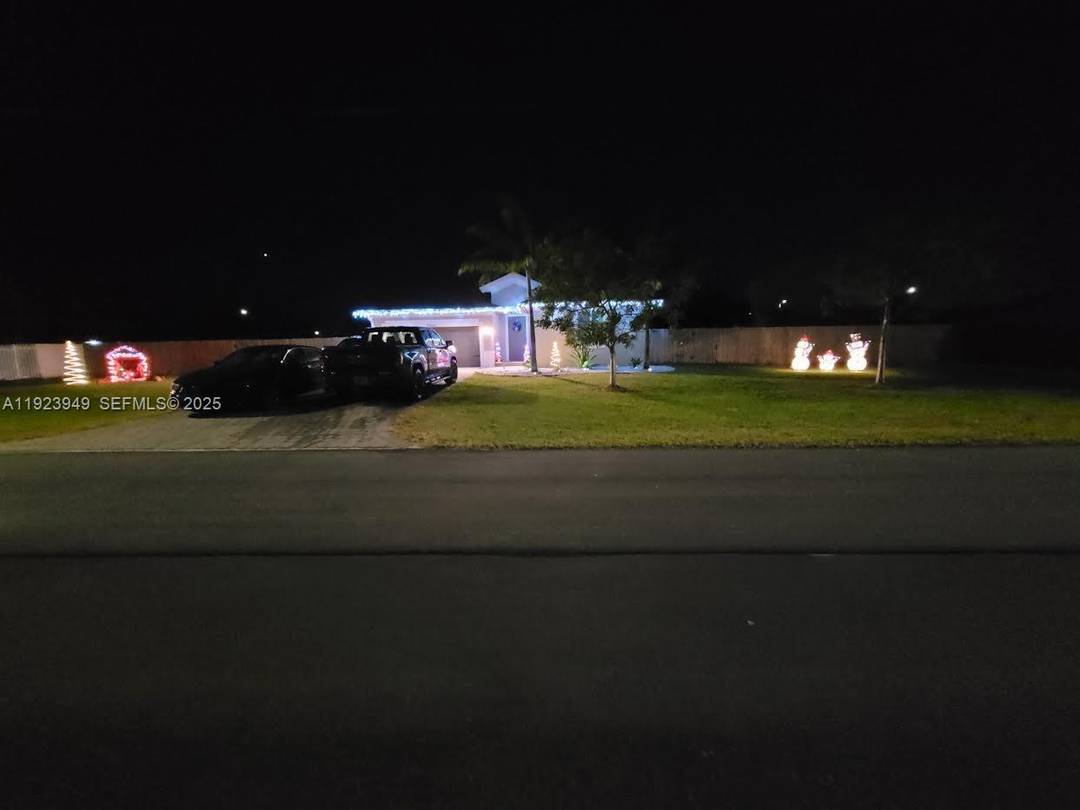 Absolutely beautiful estate home located near the Redlands, featuring a spacious 15x30 pool and new hurricane impact windows.