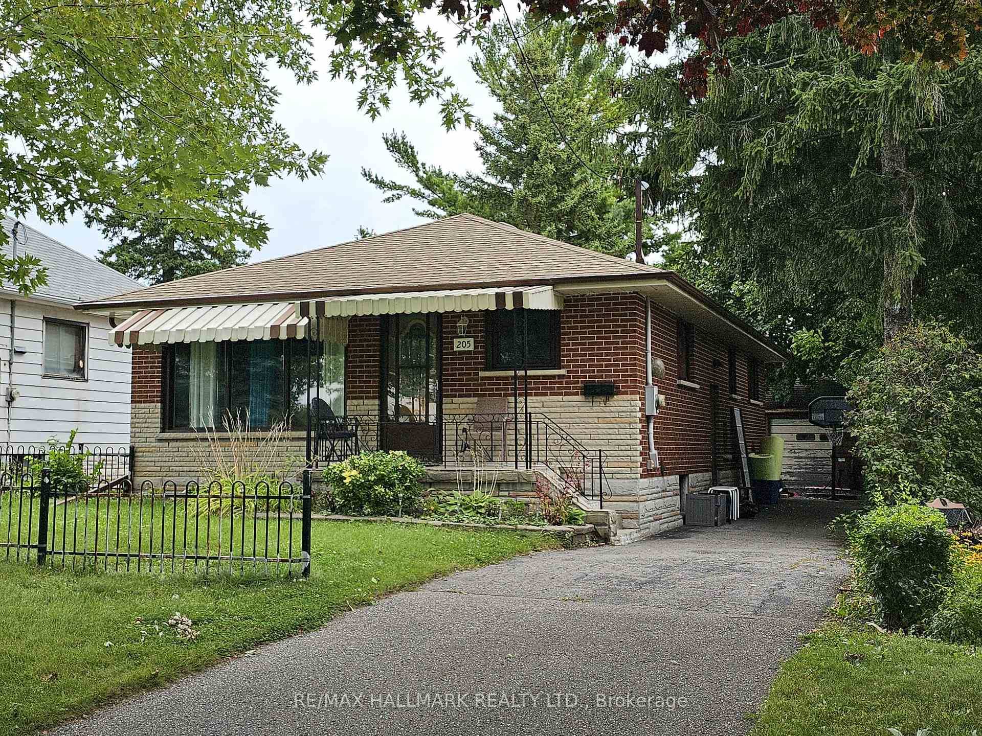 Charming Updated Bungalow in Prime Central Location !