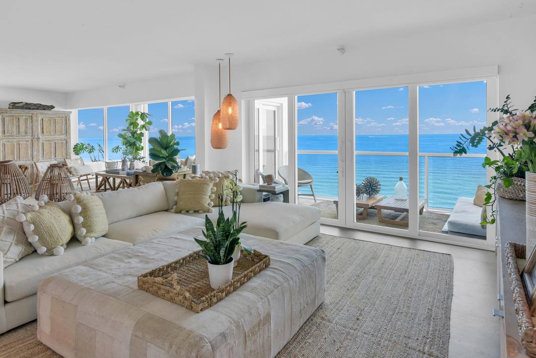 Gorgeous Penthouse apartment with panoramic ocean views.