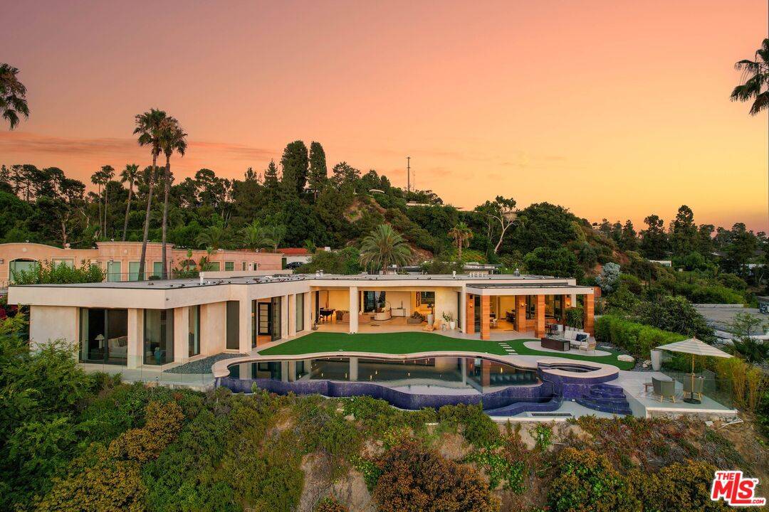 455 Castle Pl 6BR Beverly Hills Post Office | B.H.P.O. La