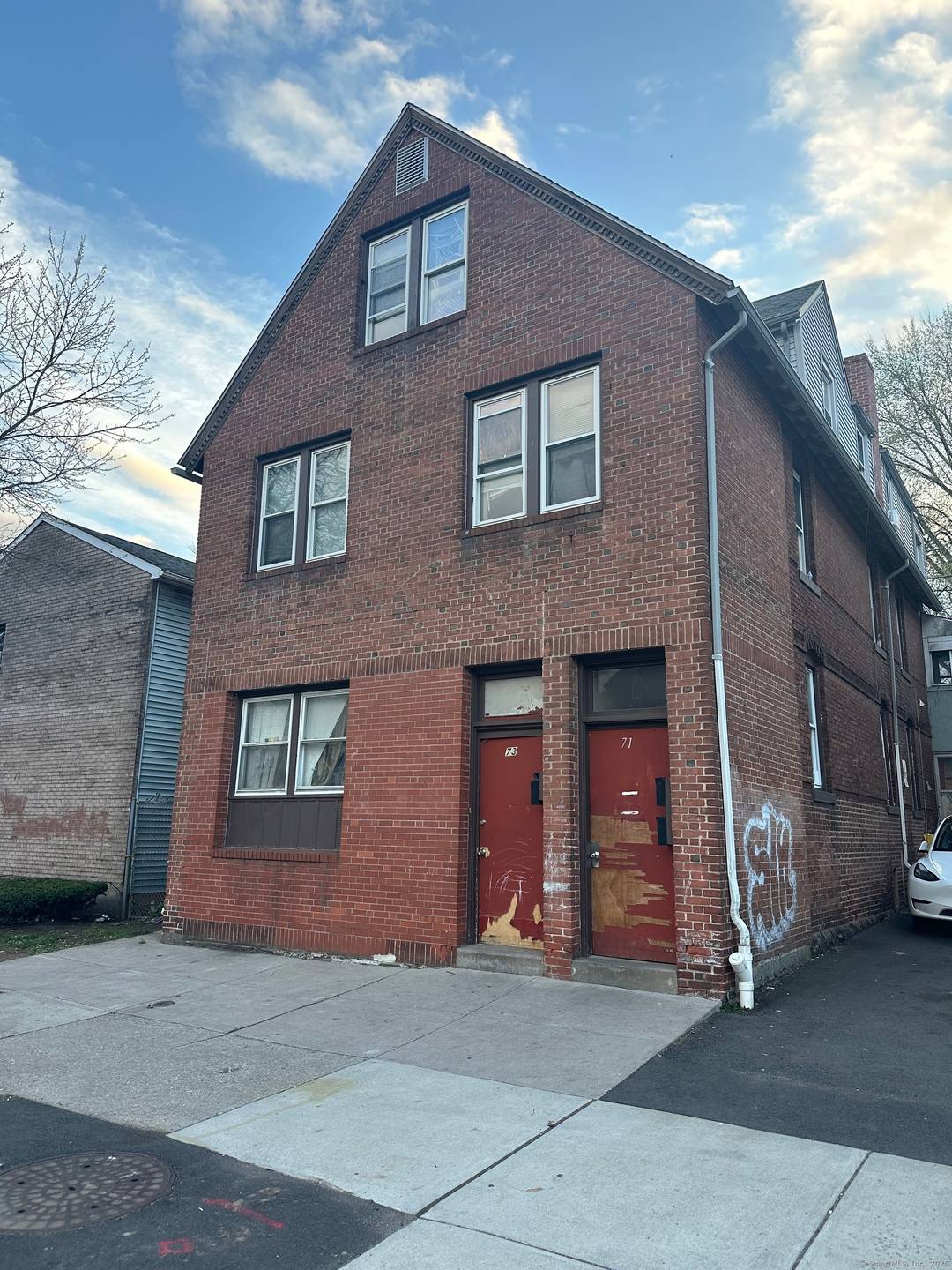 This fully rented 3 unit building would be a great investment opportunity or perfect for owner occupied.