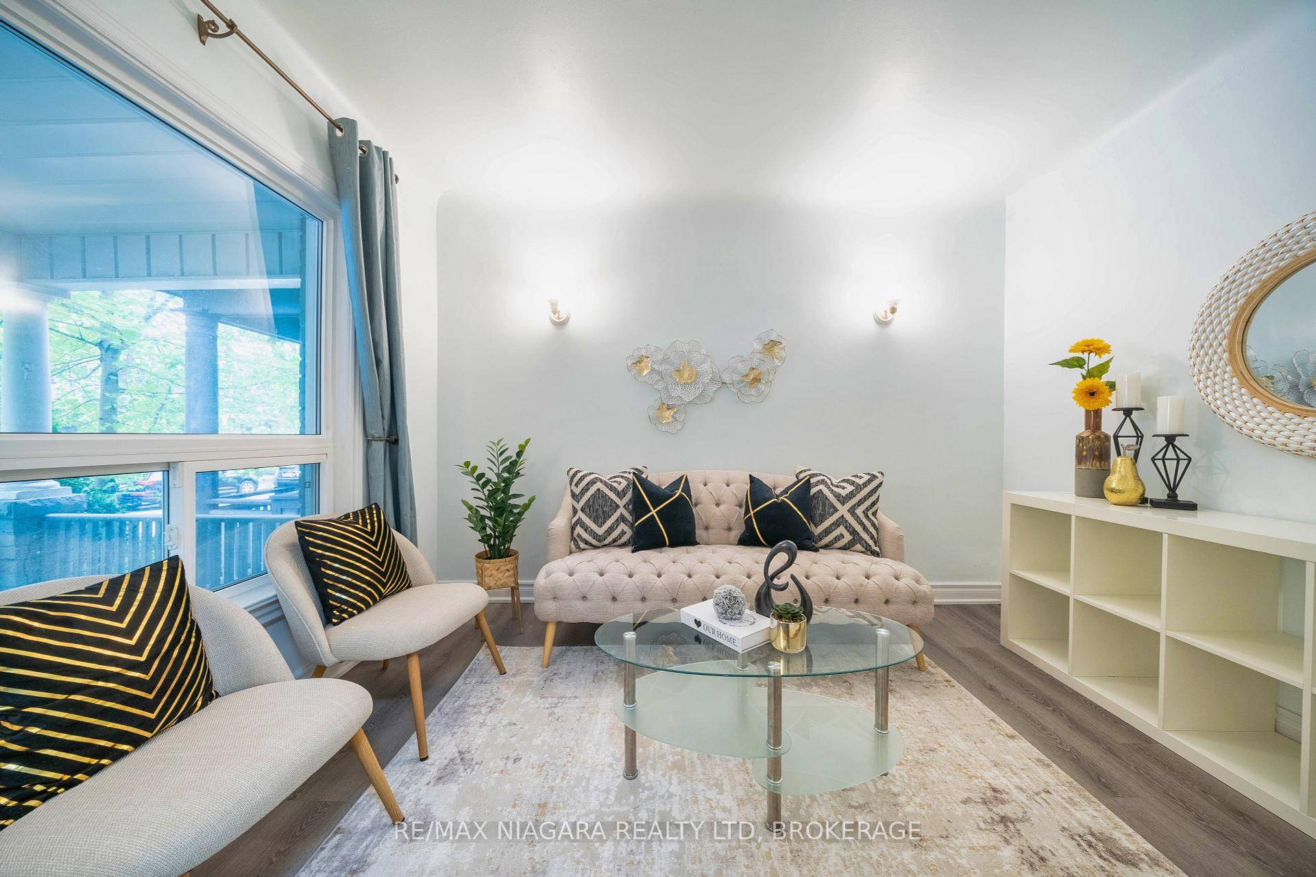 Welcome to 341 Clinton Street, a beautifully updated rowhouse in Torontos vibrant Palmerston Little Italy neighborhood.