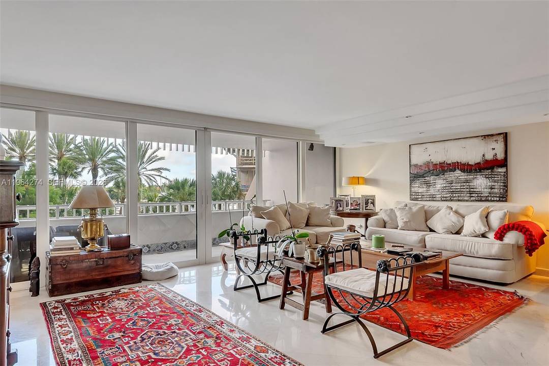 Wonderful 2 bdrm 2 bath condo in the unique amp ; special, waterfront community of Grove Isle in Coconut Grove.