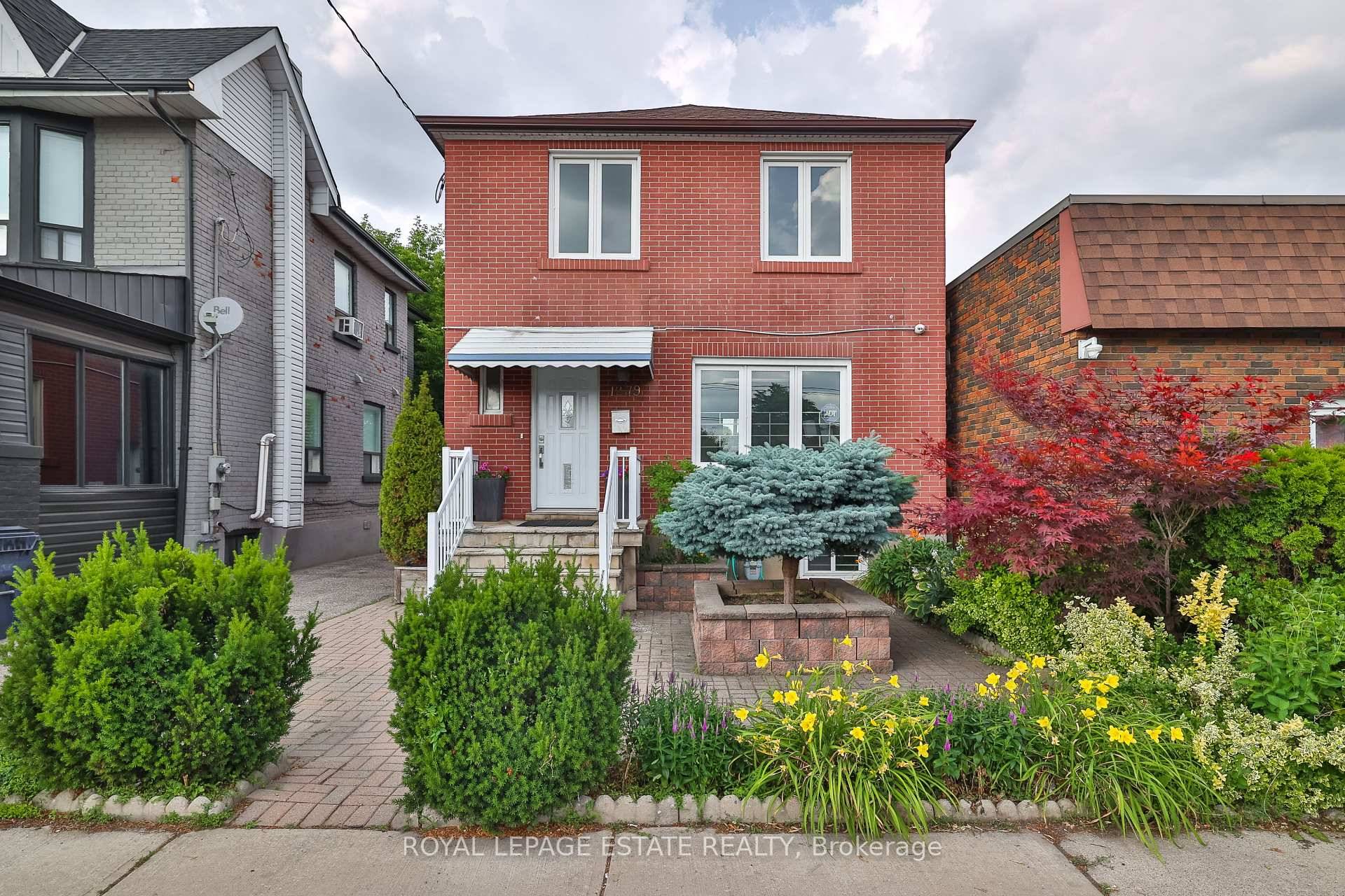 Fantastic opportunity in the rapidly growing Weston and Eglinton community, steps to York Rec Centre, new cafe s, and the soon to open Mount Dennis Station set to be a ...