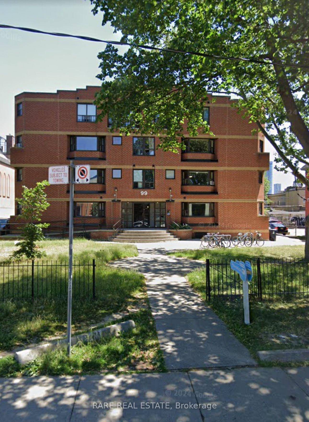 MOVE IN READY 2 BEDROOM HOME IN THE HEART OF DOWNTOWN TORONTO !